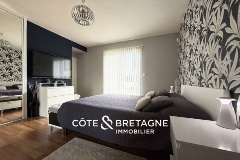 maison-familiale-lanvollon-piscine-couverte-jardin-bretagne-6