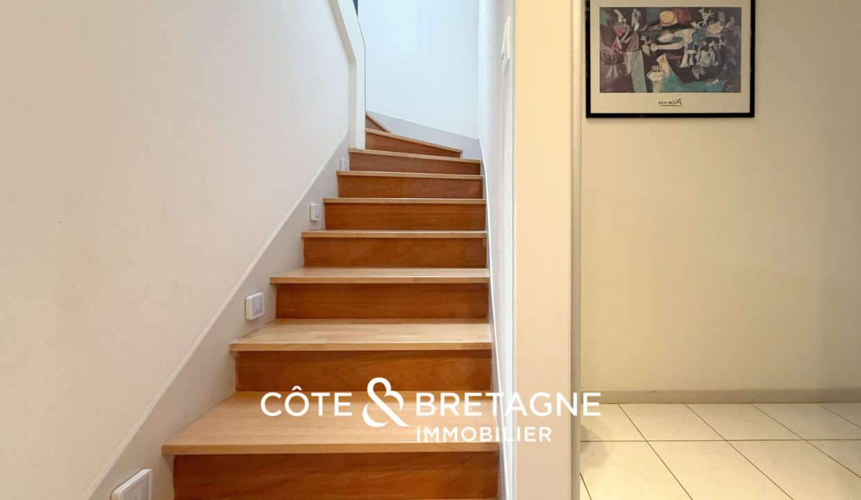 maison-familiale-lanvollon-piscine-couverte-jardin-bretagne-8