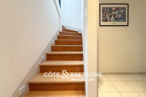 maison-familiale-lanvollon-piscine-couverte-jardin-bretagne-8