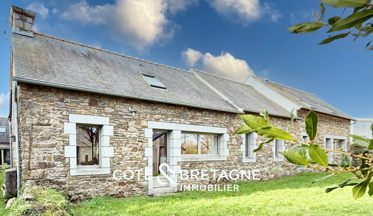 maison-pierre-gite-bretagne-begard-facade-4