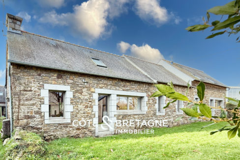 maison-pierre-gite-bretagne-begard-facade-4