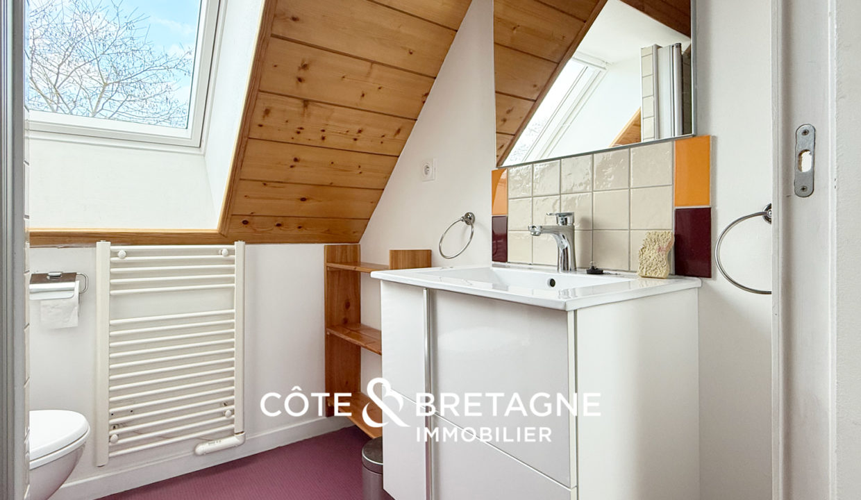 maison-pierre-gite-bretagne-begard-salle-d'eau