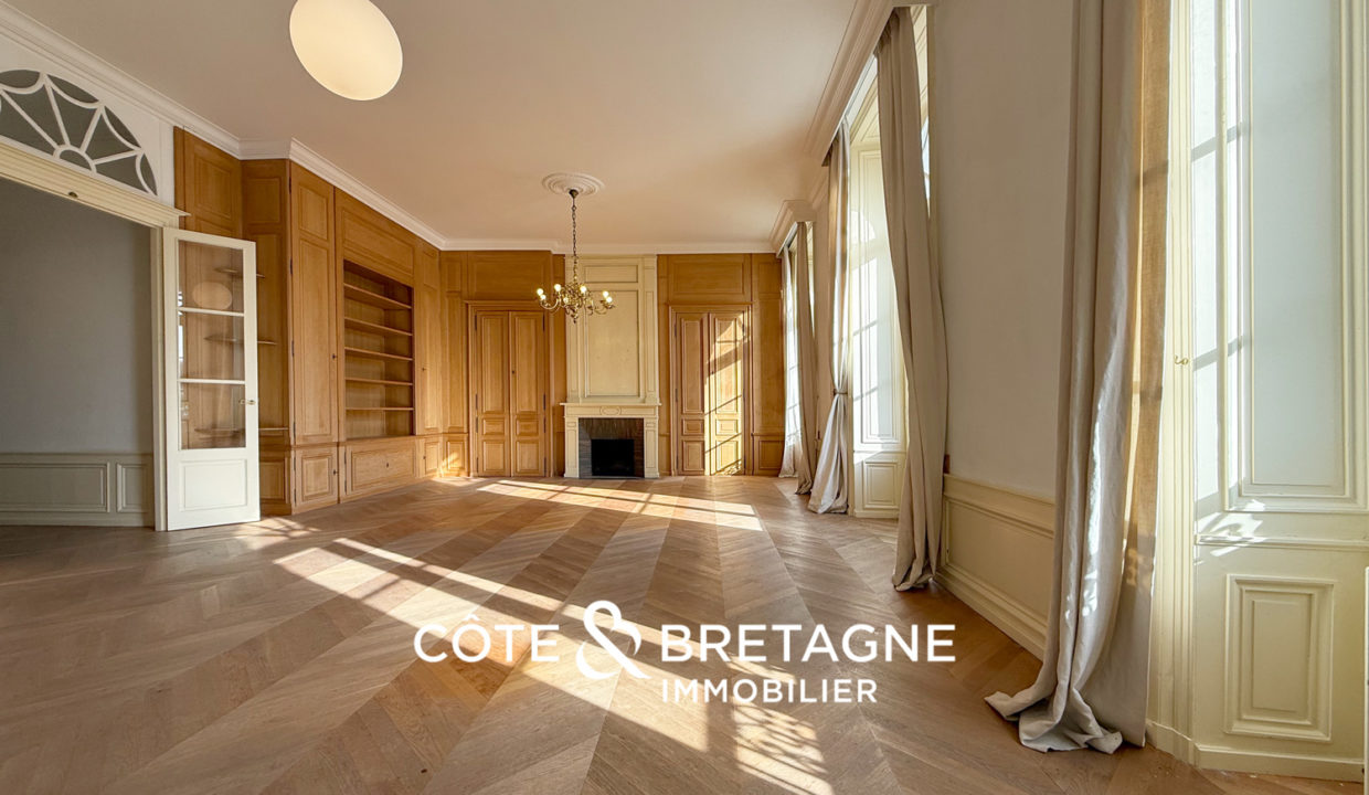 Appartement-haussmannien-plein-centre-beaux-volumes-lumineux-1