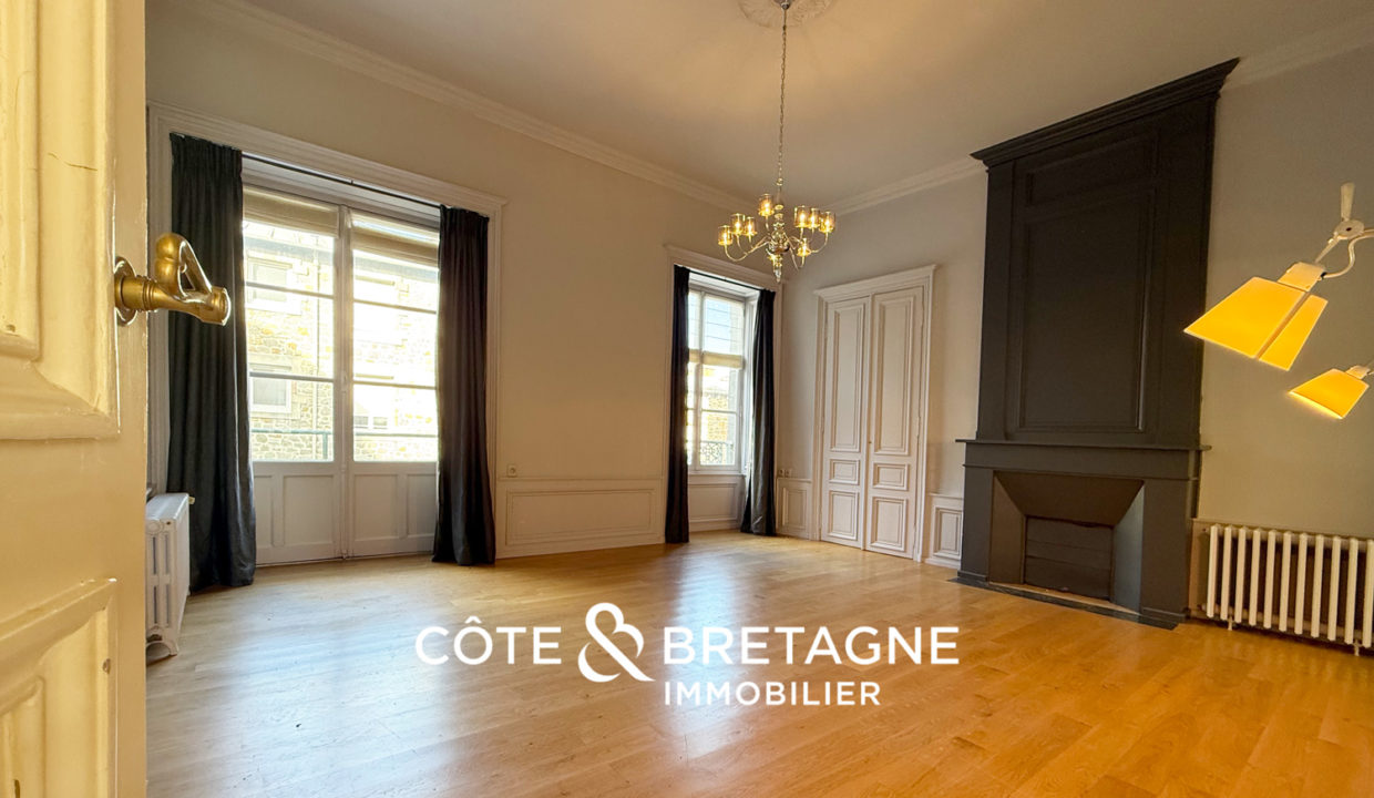 Appartement-haussmannien-plein-centre-beaux-volumes-lumineux-2
