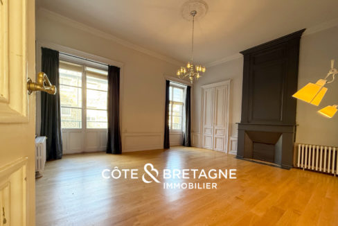Appartement-haussmannien-plein-centre-beaux-volumes-lumineux-2
