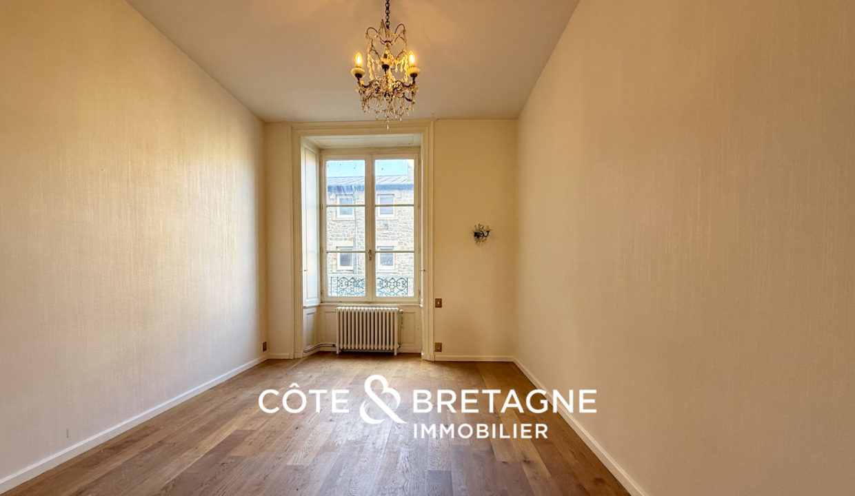 Appartement-haussmannien-plein-centre-beaux-volumes-lumineux-3