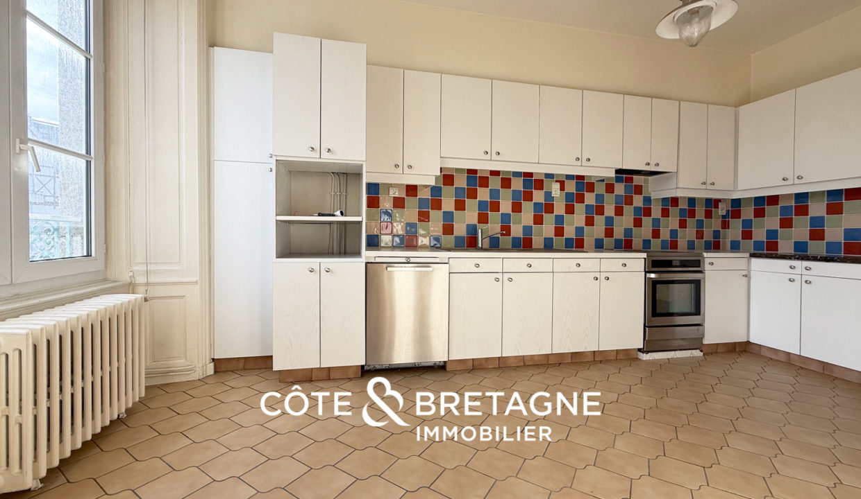 Appartement-haussmannien-plein-centre-beaux-volumes-lumineux-5