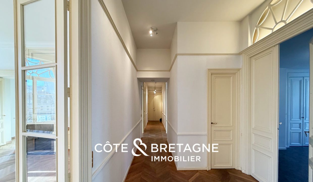 Appartement-haussmannien-plein-centre-beaux-volumes-lumineux-9