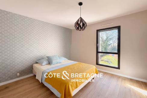 Maison d'architecte avec piscine à Pluneret