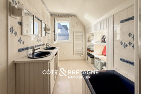 Maison_Plouguiel_VuePanoramique_Fleuve_Salle-de-bain