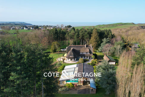 belle-demeure-a-hillion-avec-piscine-et-terrain-de-tennis-1