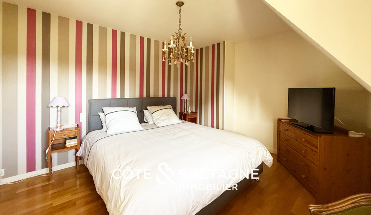 belle-demeure-a-hillion-avec-piscine-et-terrain-de-tennis-111