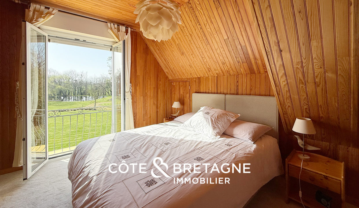 belle-demeure-a-hillion-avec-piscine-et-terrain-de-tennis-12