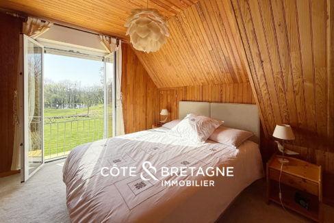 belle-demeure-a-hillion-avec-piscine-et-terrain-de-tennis-12