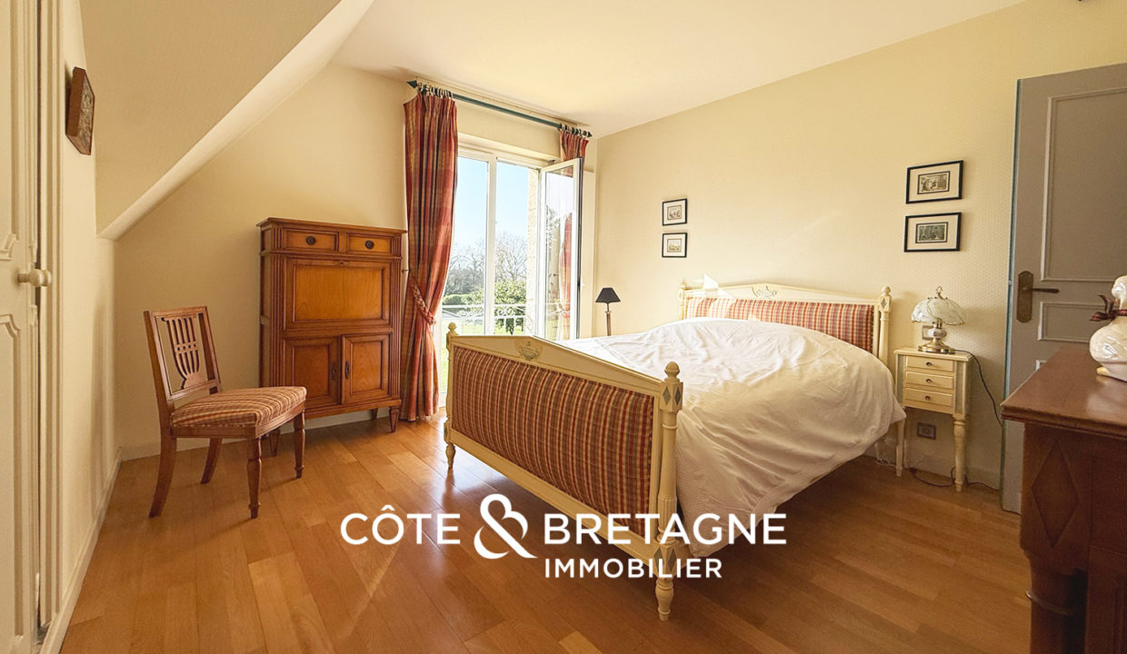 belle-demeure-a-hillion-avec-piscine-et-terrain-de-tennis-13