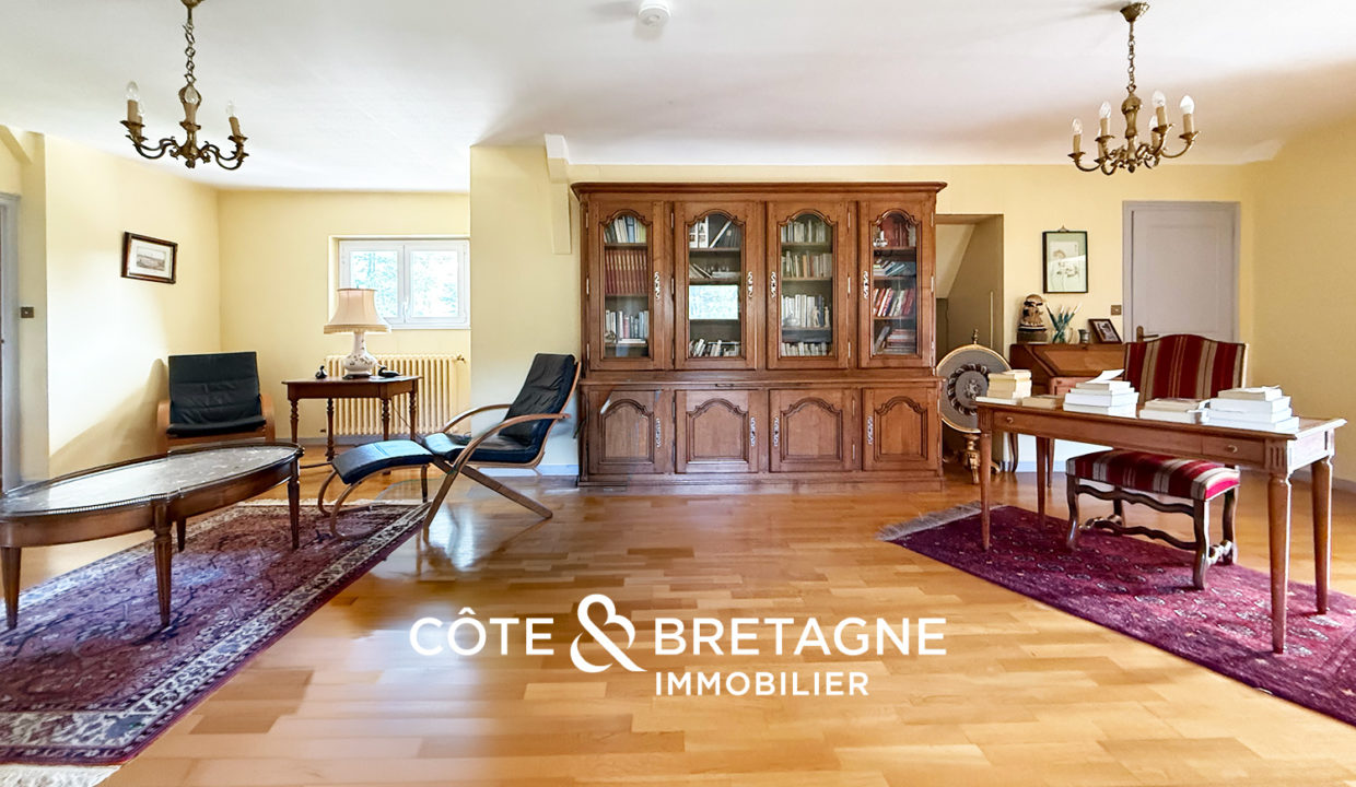 belle-demeure-a-hillion-avec-piscine-et-terrain-de-tennis-16