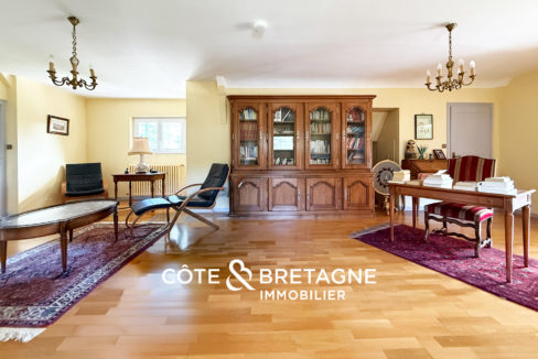 belle-demeure-a-hillion-avec-piscine-et-terrain-de-tennis-16