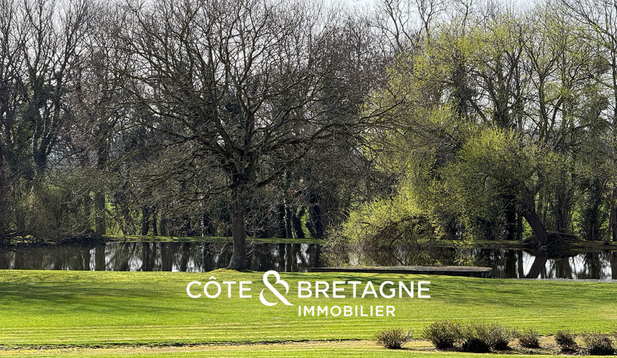 belle-demeure-a-hillion-avec-piscine-et-terrain-de-tennis-17