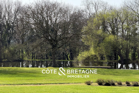 belle-demeure-a-hillion-avec-piscine-et-terrain-de-tennis-17