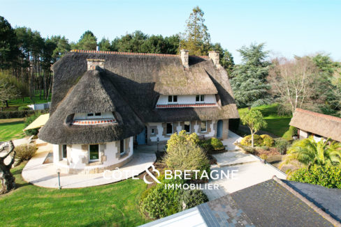 belle-demeure-a-hillion-avec-piscine-et-terrain-de-tennis-19