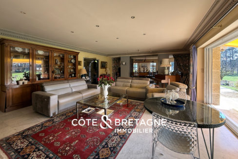 belle-demeure-a-hillion-avec-piscine-et-terrain-de-tennis-2