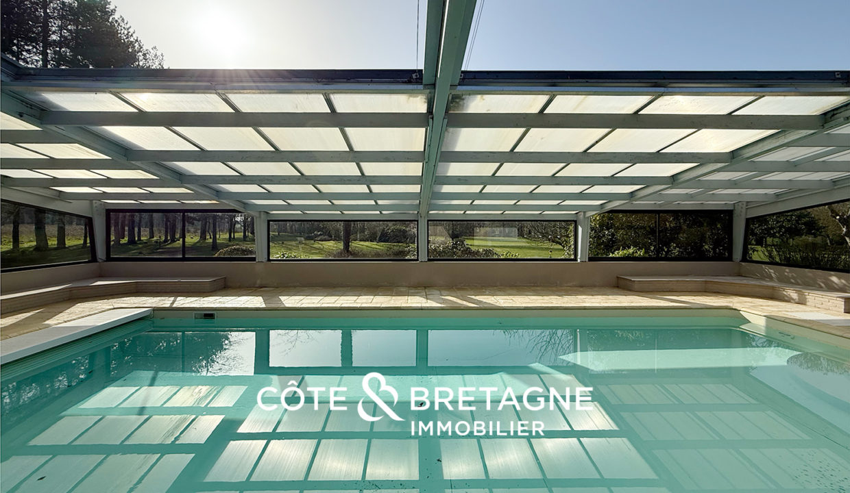 belle-demeure-a-hillion-avec-piscine-et-terrain-de-tennis-5