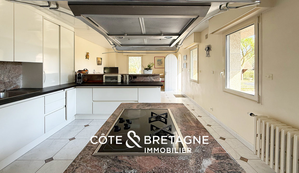 belle-demeure-a-hillion-avec-piscine-et-terrain-de-tennis-6