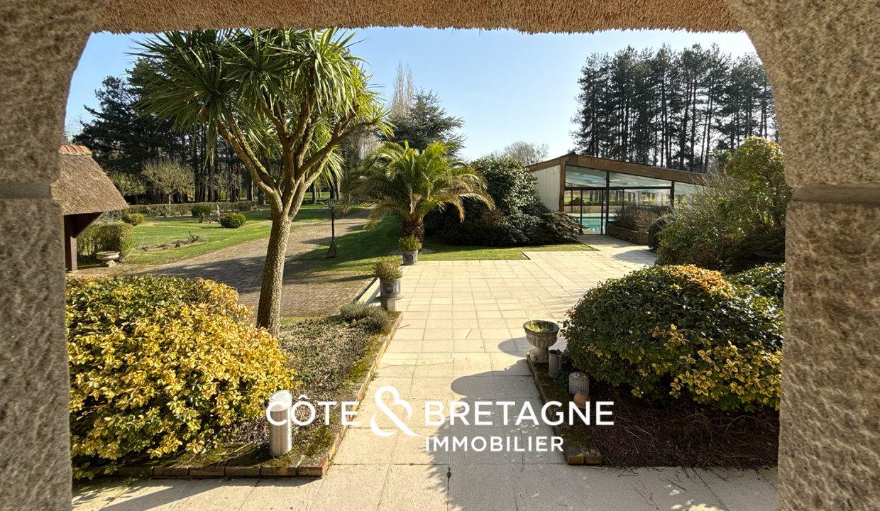 belle-demeure-a-hillion-avec-piscine-et-terrain-de-tennis-7