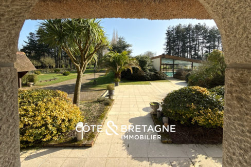 belle-demeure-a-hillion-avec-piscine-et-terrain-de-tennis-7