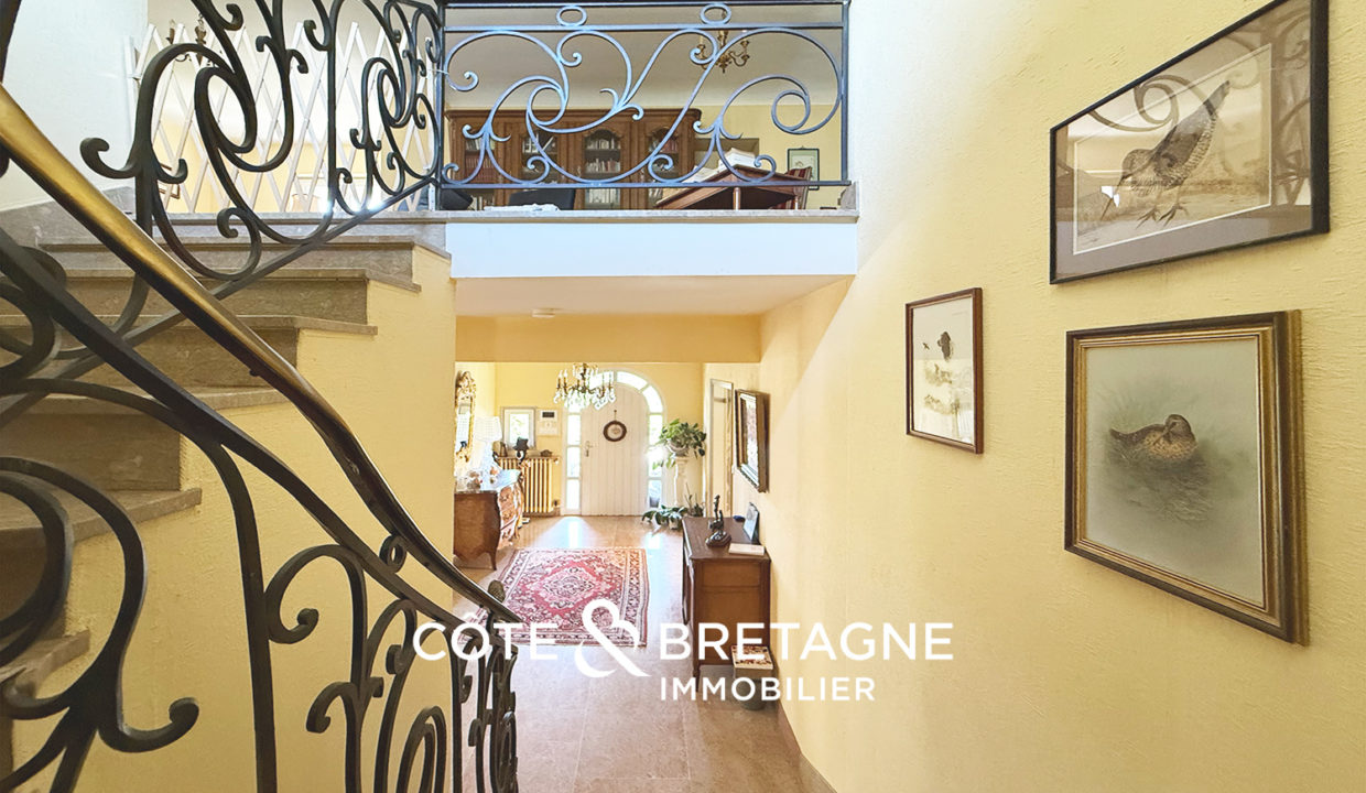 belle-demeure-a-hillion-avec-piscine-et-terrain-de-tennis-8