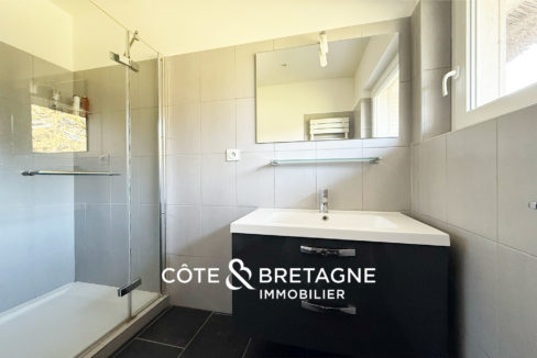 belle-demeure-a-hillion-avec-piscine-et-terrain-de-tennis-9