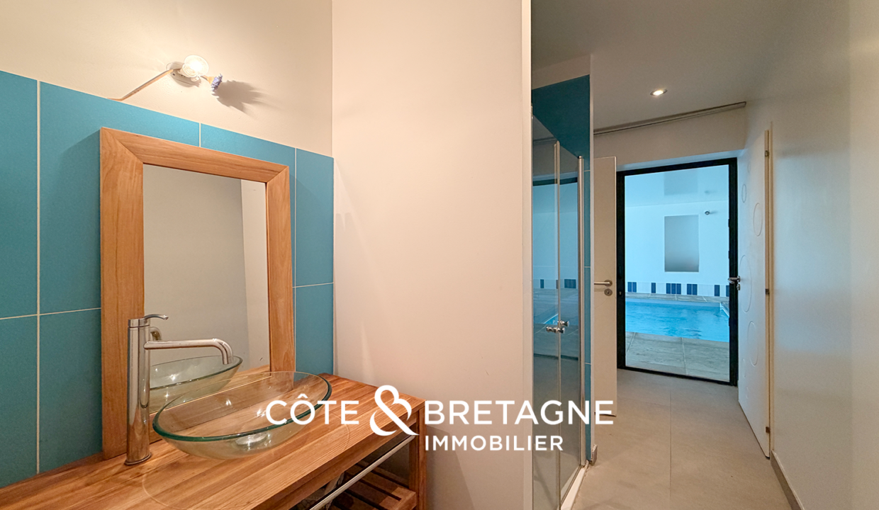 Belle demeure avec piscine intérieure à Arzal dans le Morbihan 11