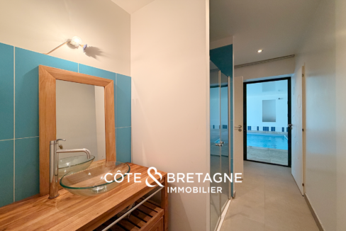 Belle demeure avec piscine intérieure à Arzal dans le Morbihan 11