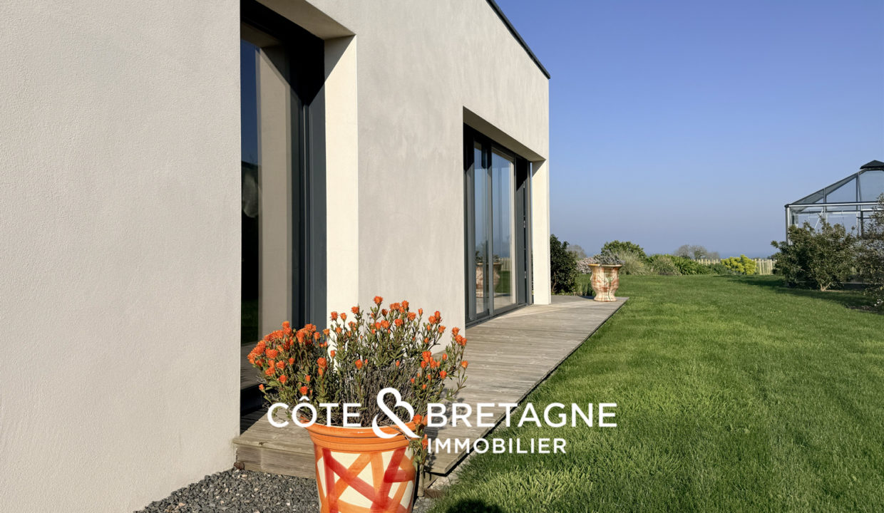 maison-architecte-vue-mer-panoramique-plouezec-jardin-2