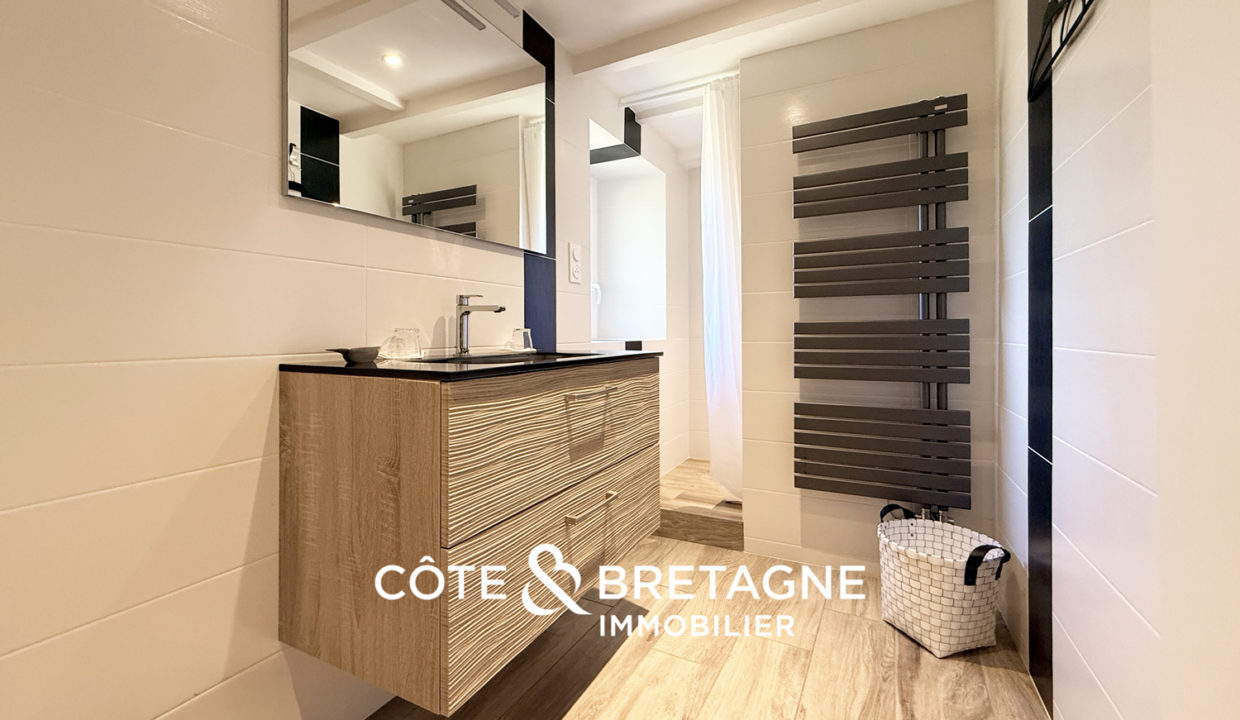 maison-pierre-prestige-pleumeur-bodou-parc-salle-d-eau-bretagne