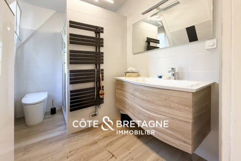 maison-pierre-prestige-pleumeur-bodou-parc-salle-d-eau-bretagne-2