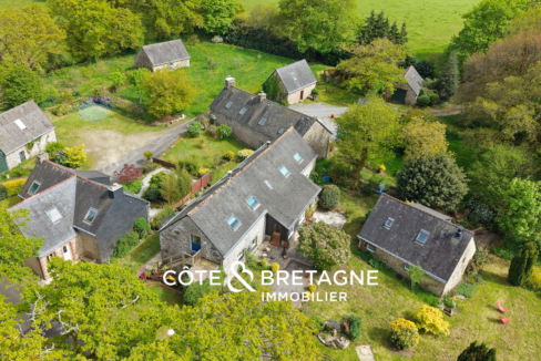 Domaine en pierre à Plouray Morbihan 52