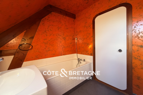Maison en pierre sur la Ria d'Etel