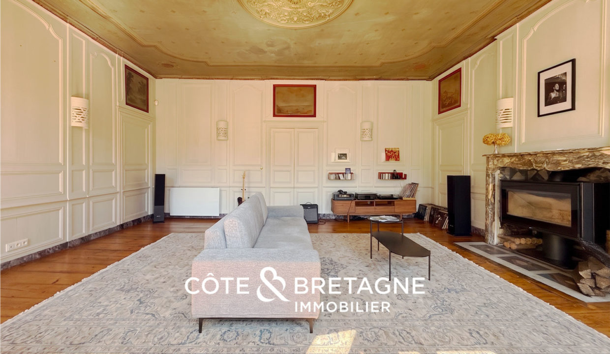 Appartement-standing-moulures-proche-port-du-legue-13