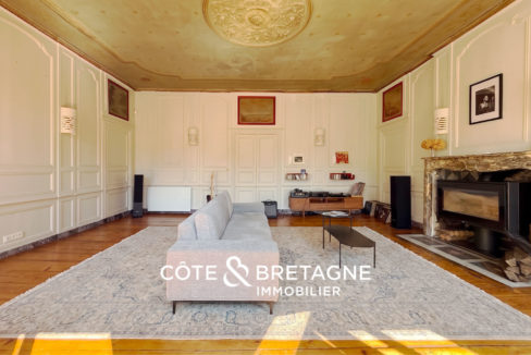 Appartement-standing-moulures-proche-port-du-legue-13