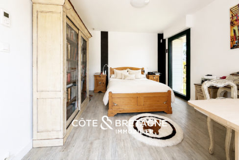maison-caractere-vue-degagée-saint-brandan-lignes-contemporaine-01