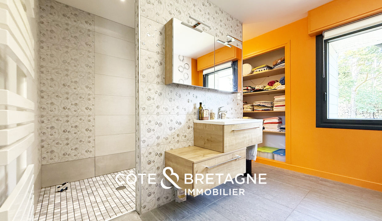 maison-caractere-vue-degagée-saint-brandan-lignes-contemporaine-01.jpg