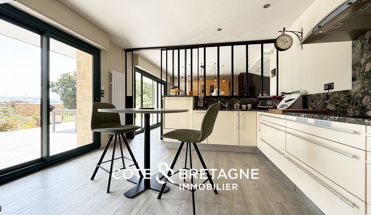 maison-caractere-vue-degagée-saint-brandan-lignes-contemporaine-08