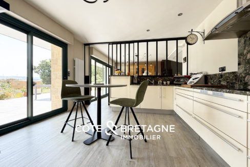 maison-caractere-vue-degagée-saint-brandan-lignes-contemporaine-08