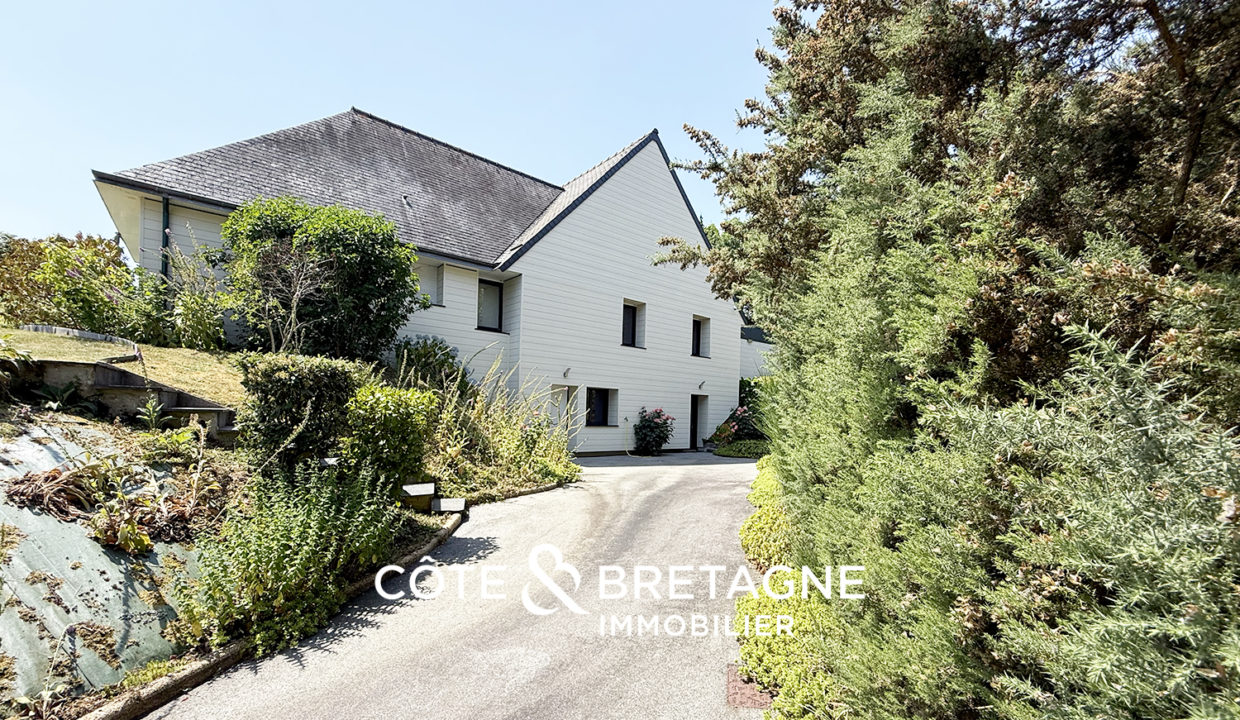 maison-caractere-vue-degagée-saint-brandan-lignes-contemporaine-21