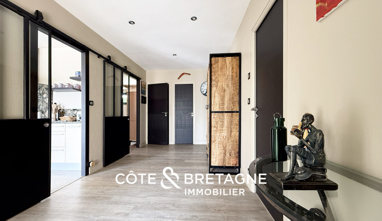 maison-caractere-vue-degagée-saint-brandan-lignes-contemporaine-24