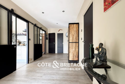maison-caractere-vue-degagée-saint-brandan-lignes-contemporaine-24