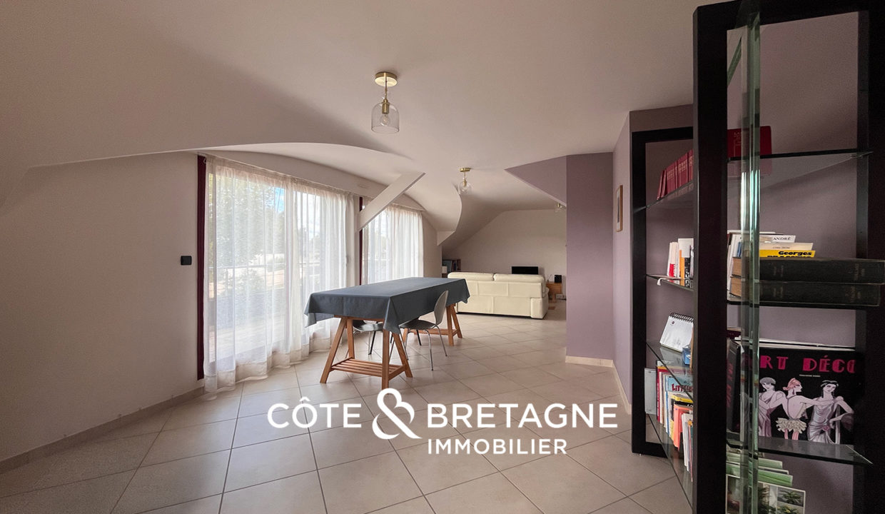 Maison Ambon avec piscine Salon étage
