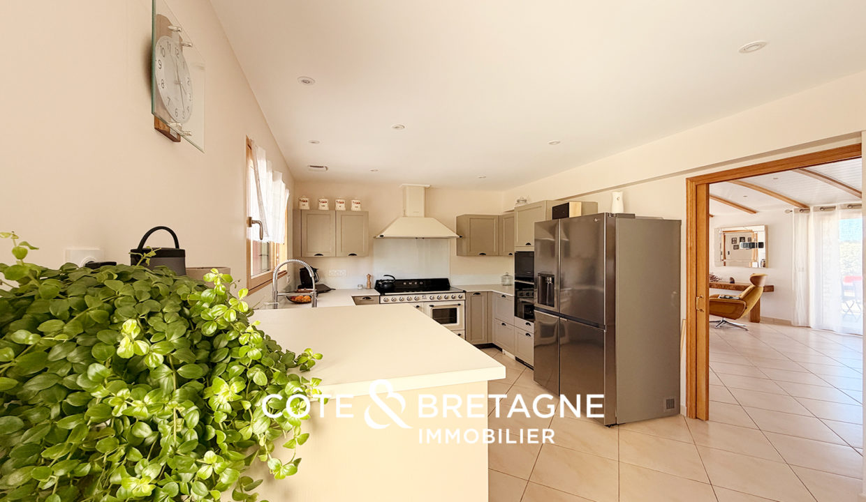 Maison avec piscine Ambon Morbihan cuisine