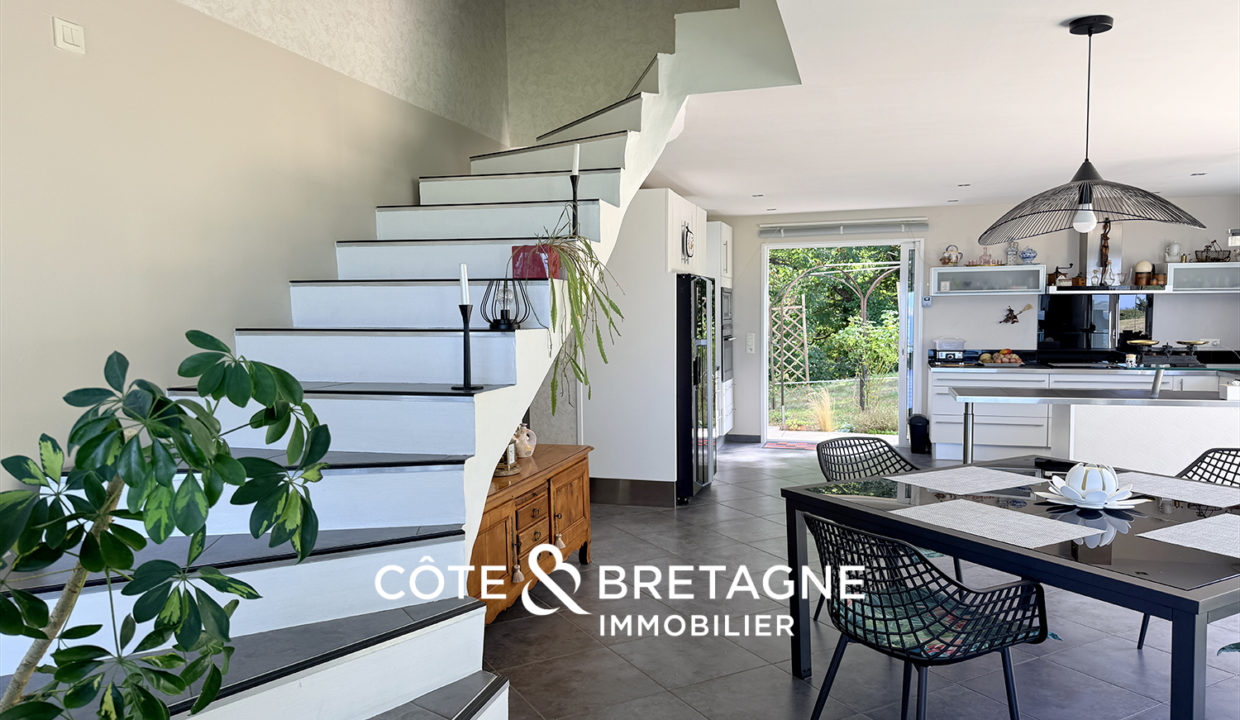 maison-architecte-vue-mer-tredrez-locquemeau-escalier-2